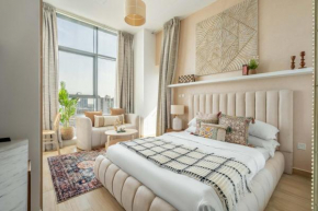 GuestReady Holiday Homes - Arabian Elegance in JVC